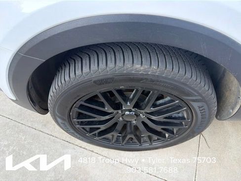 Used 2022 Kia Telluride S FWD image 4