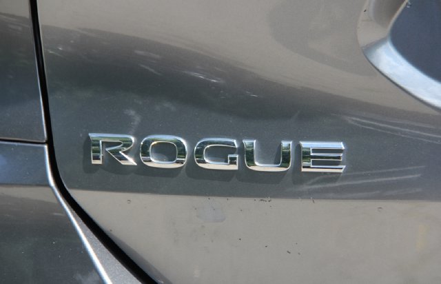 Used 2017 Nissan Rogue SV AWD/4WD image 9