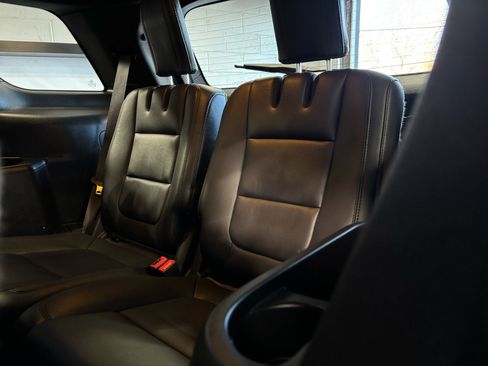 Used 2015 Ford Explorer XLT w/ Equipment Group 202B image 15