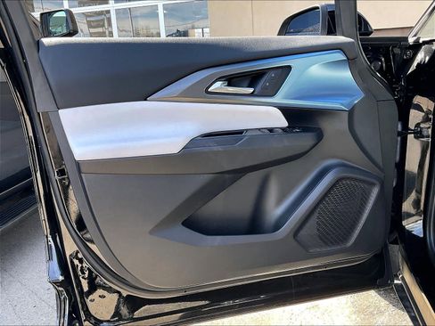 Used 2025 Chevrolet Equinox EV LT image 9