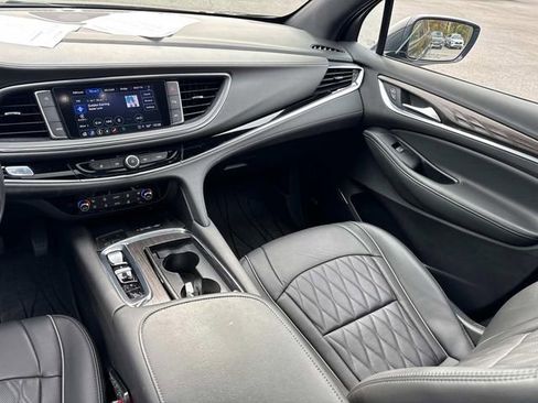 Used 2023 Buick Enclave Avenir w/ Avenir Technology Package image 19