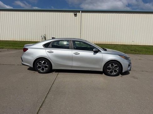 Used 2019 Kia Forte LXS FWD image 2