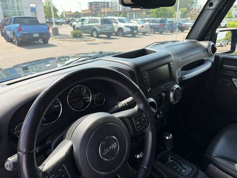 Used 2017 Jeep Wrangler Unlimited Sahara w/ Max Tow Package AWD/4WD image 9
