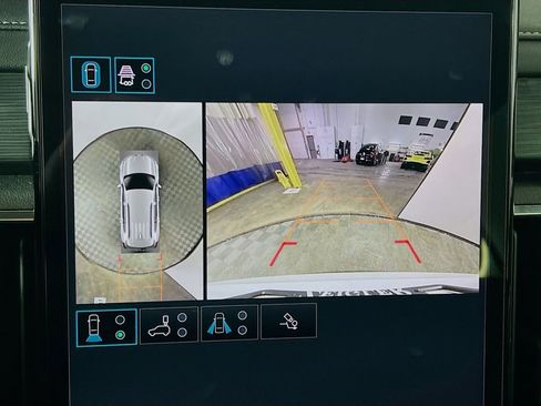 Used 2025 GMC Acadia Elevation image 14