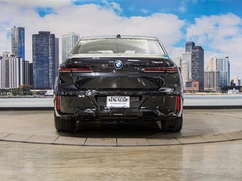 Used 2025 BMW 750e xDrive w/ Premium Package image 11