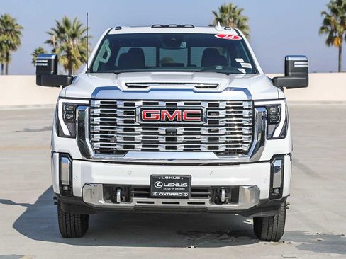 Used 2024 GMC Sierra 3500 Denali image 2