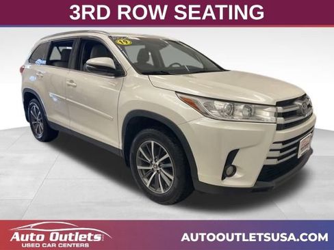 Used 2019 Toyota Highlander XLE image 1