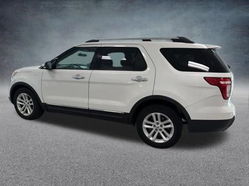 Used 2015 Ford Explorer XLT w/ Equipment Group 202B AWD/4WD image 9
