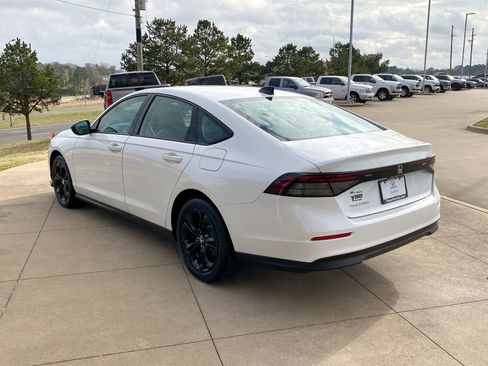 Used 2025 Honda Accord SE image 4