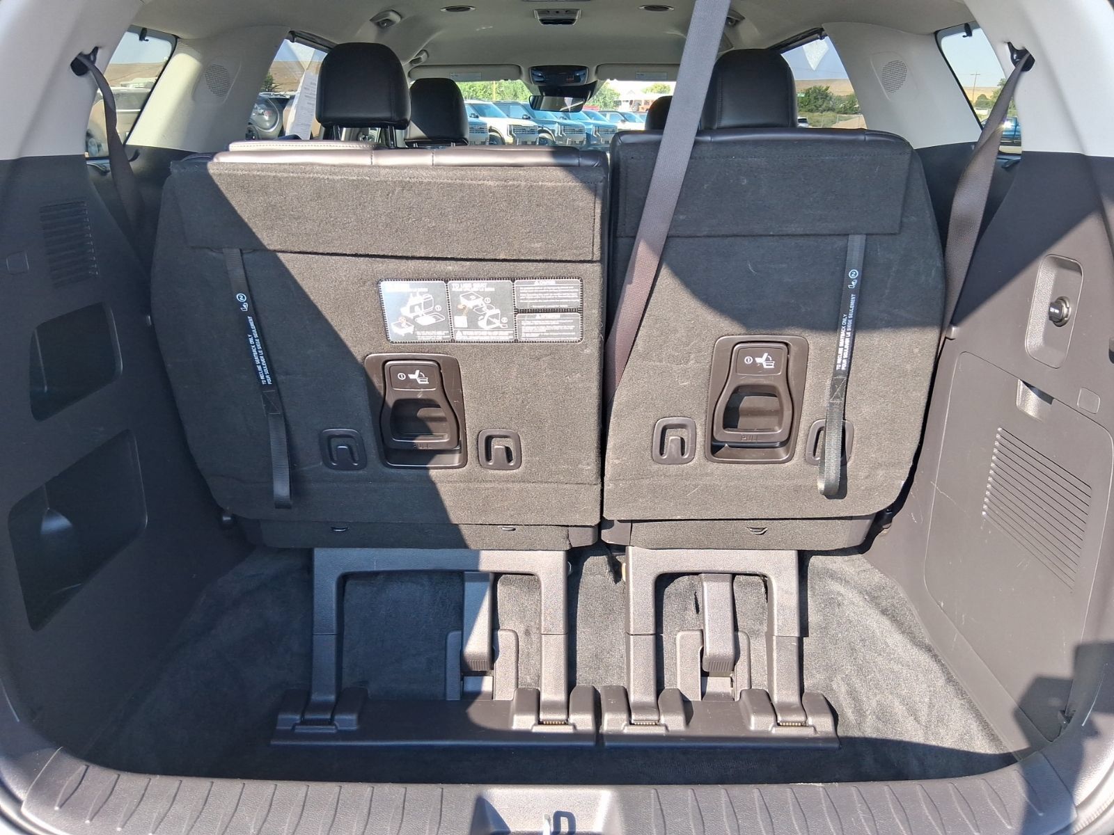 Used 2024 Kia Carnival EX FWD image 15