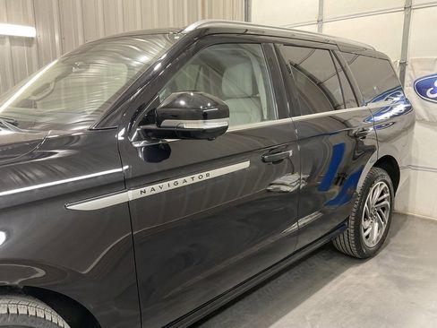 Used 2025 Lincoln Navigator Reserve image 5