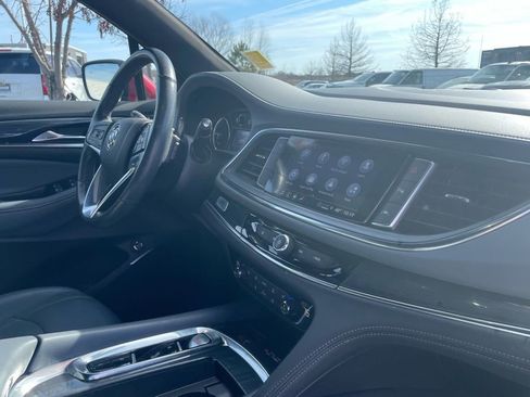 Used 2023 Buick Enclave Essence image 31