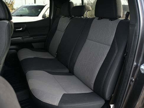 Used 2022 Toyota Tacoma TRD Sport w/ Technology Package image 10