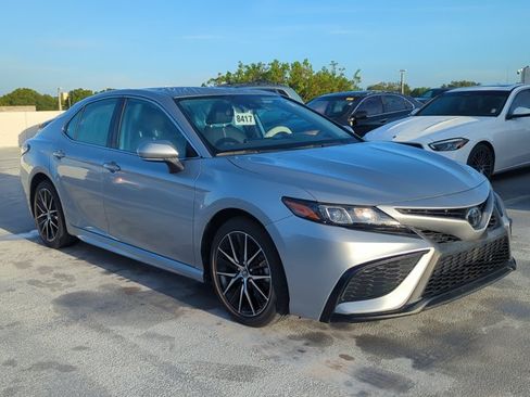 Used 2023 Toyota Camry SE FWD image 4