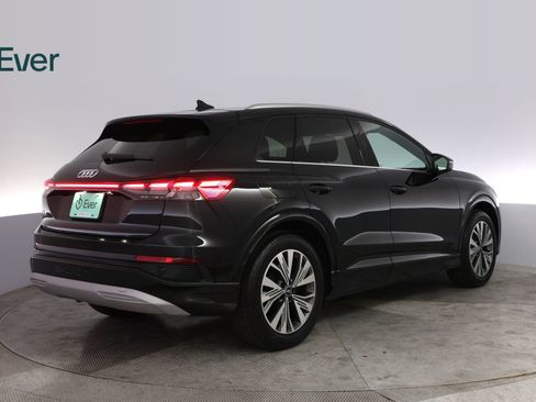 Used 2023 Audi Q4 e-tron Premium Plus w/ Premium Plus RWD image 3