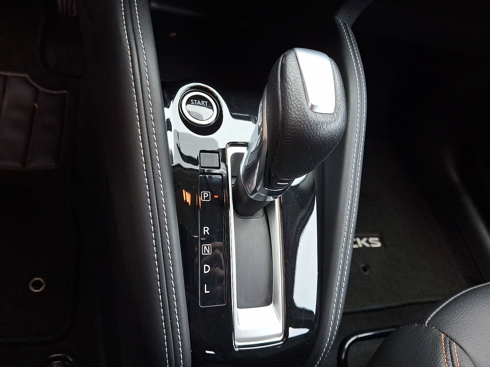Used 2019 Nissan Kicks SR w/ SR Premium Package FWD image 16