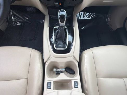 Used 2017 Nissan Rogue SV FWD image 20