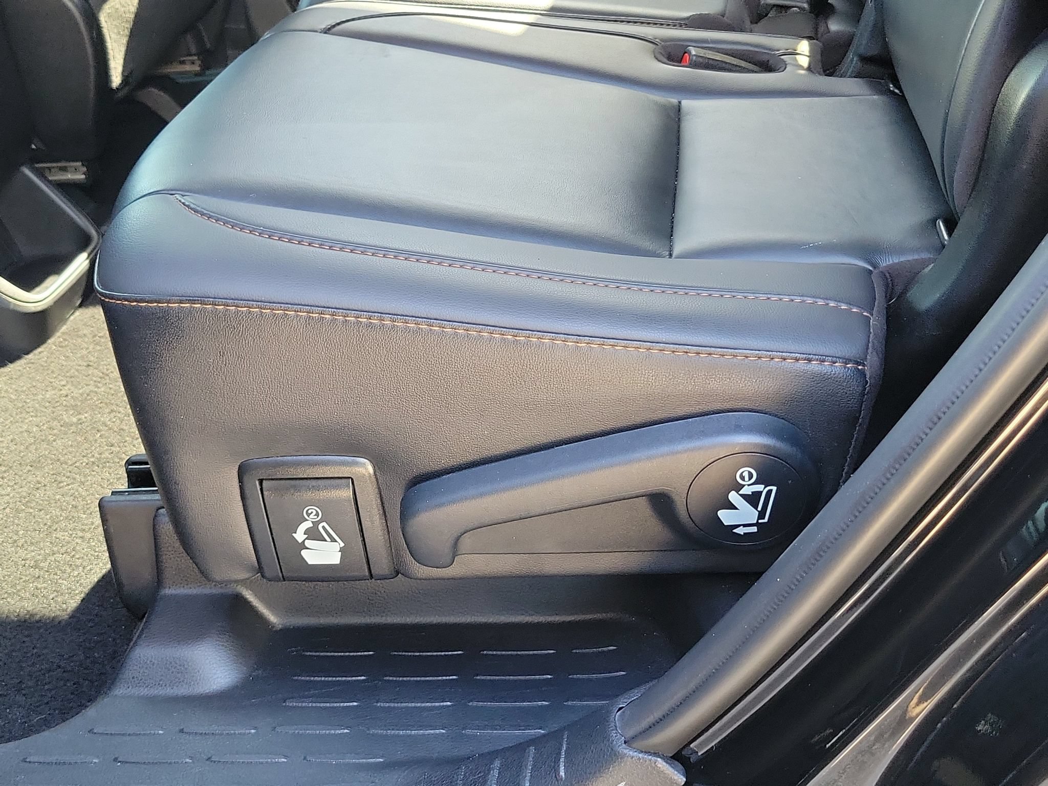 Used 2019 Toyota Highlander XLE AWD/4WD image 15