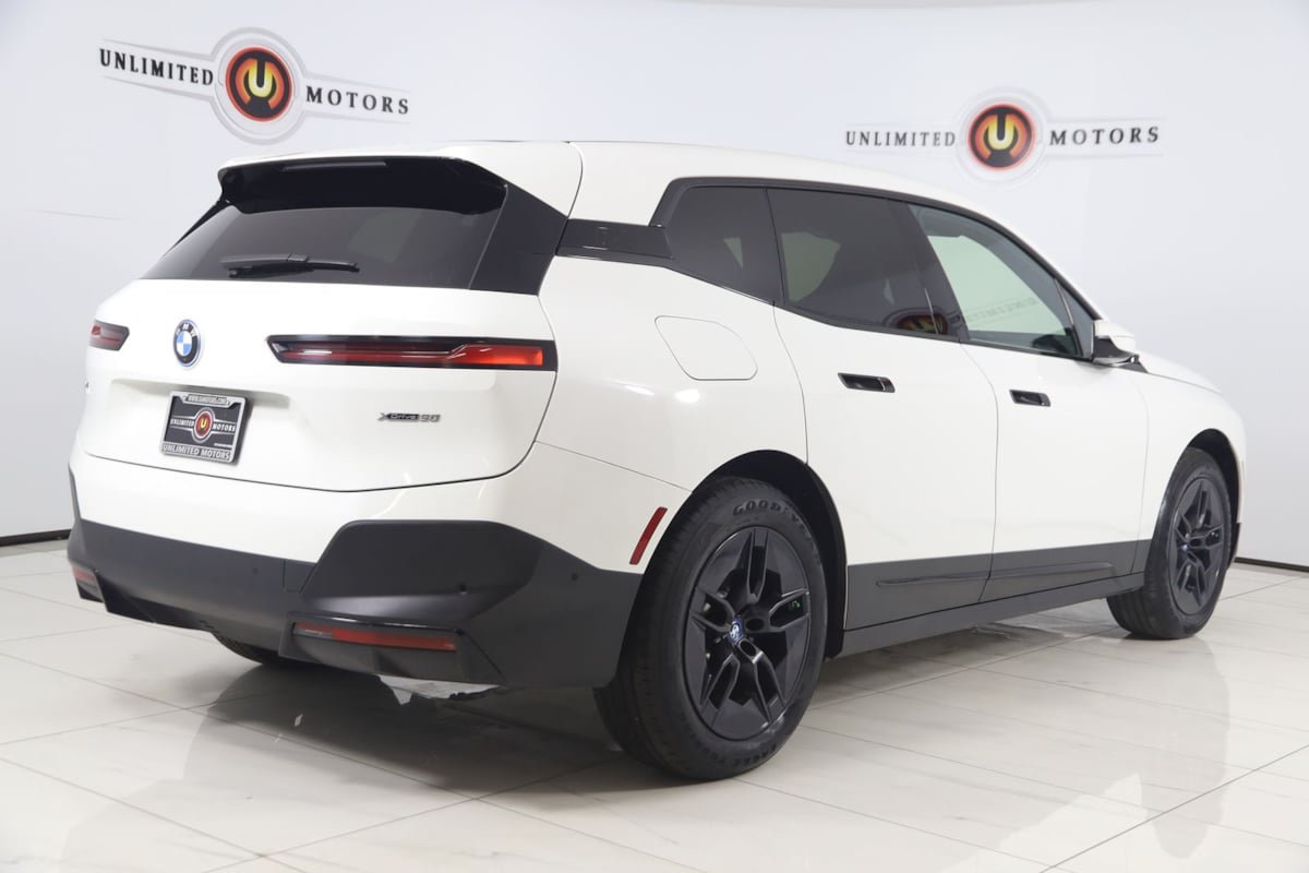 Used 2023 BMW iX xDrive50 AWD/4WD image 3