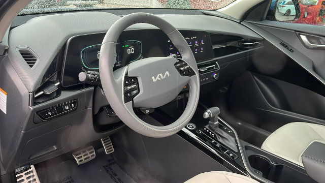 Used 2023 Kia Niro EX Touring FWD image 17