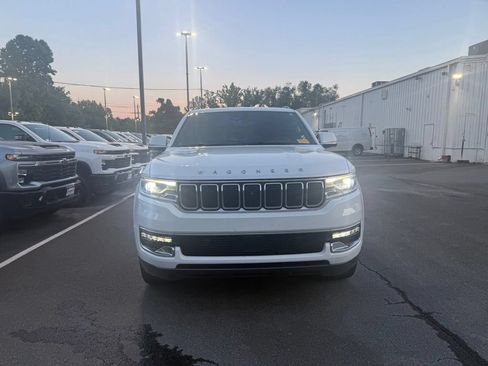 Used 2022 Jeep Wagoneer Series I w/ Convenience Group I AWD/4WD image 2
