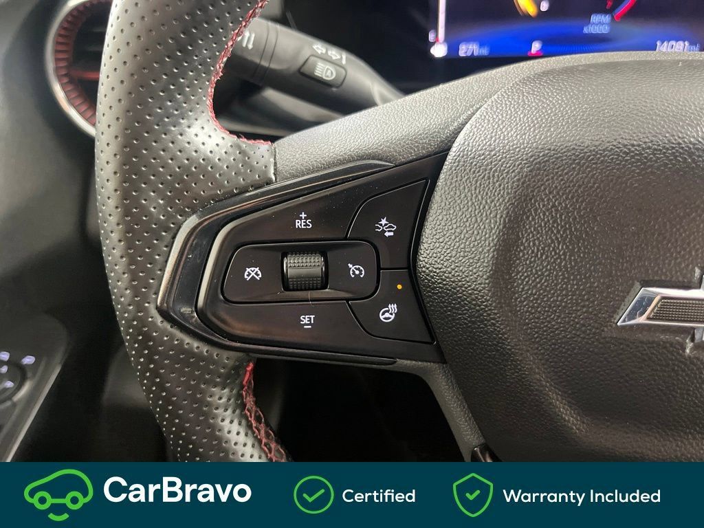 Used 2025 Chevrolet Trax RS w/ Sunroof Package FWD image 23