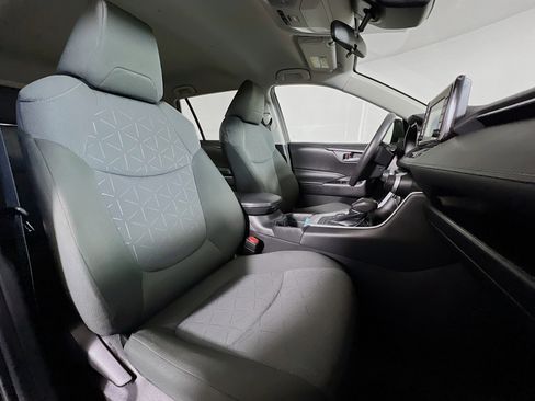 Used 2021 Toyota RAV4 XLE w/ XLE Grade Weather Package AWD/4WD image 22
