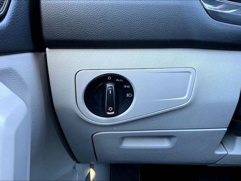 Used 2022 Volkswagen Tiguan SE image 26