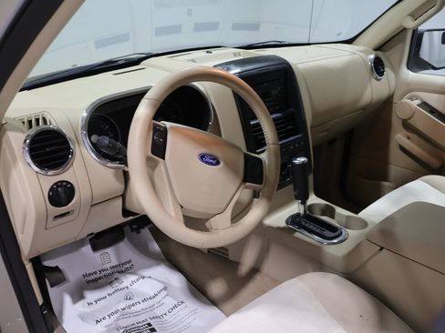 Used 2006 Ford Explorer XLT AWD/4WD image 16