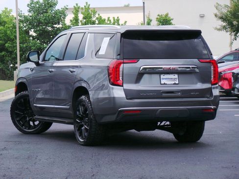Used 2022 GMC Yukon SLT w/ SLT Premium Package RWD image 3