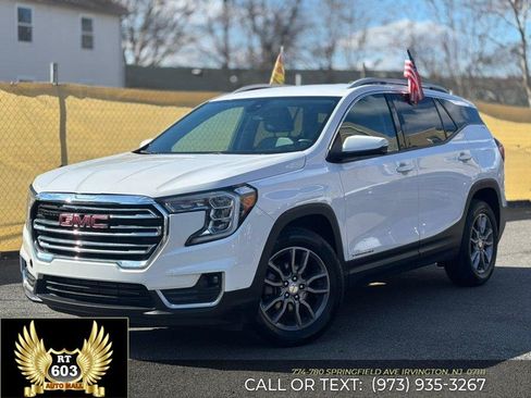 Used 2023 GMC Terrain SLT FWD image 1