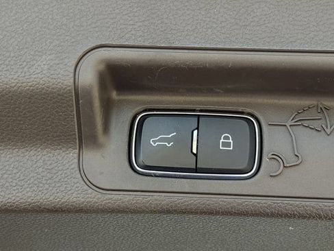 Used 2023 Ford Explorer Platinum w/ Technology Package AWD/4WD image 34