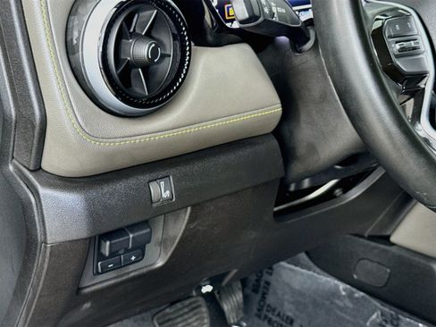 Used 2024 Chevrolet Colorado ZR2 w/ Technology Package AWD/4WD image 12