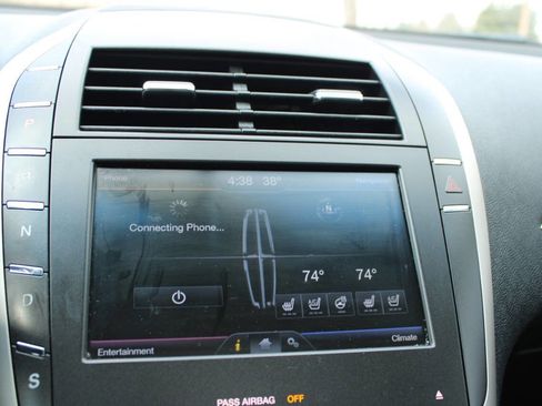 Used 2015 Lincoln MKZ Base AWD 4dr Sedan w/ Equipment Group 102A Reserve image 19