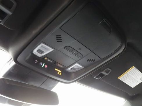 Used 2025 Cadillac XT4 Premium Luxury image 39