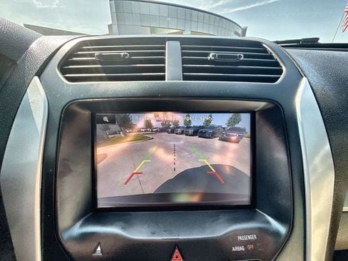 Used 2015 Ford Explorer XLT w/ Equipment Group 202A FWD image 17
