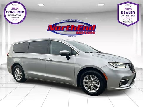 Used 2023 Chrysler Pacifica Touring-L image 1