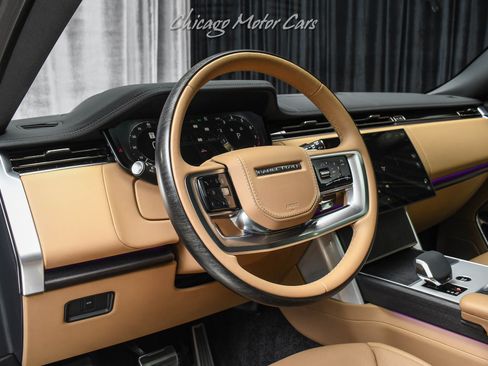 Used 2025 Land Rover Range Rover SE AWD/4WD image 8