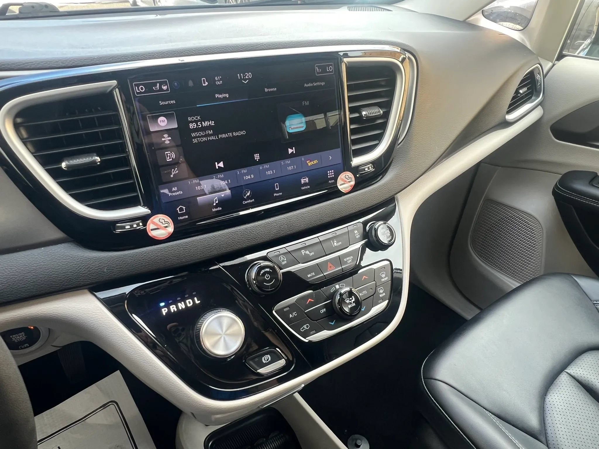 Used 2024 Chrysler Pacifica Touring-L FWD image 24