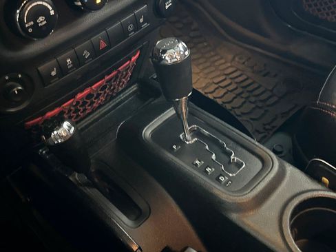 Used 2017 Jeep Wrangler Unlimited Rubicon AWD/4WD image 20