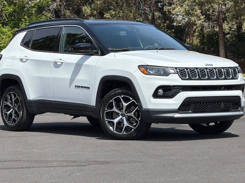 Used 2025 Jeep Compass Limited AWD/4WD image 2