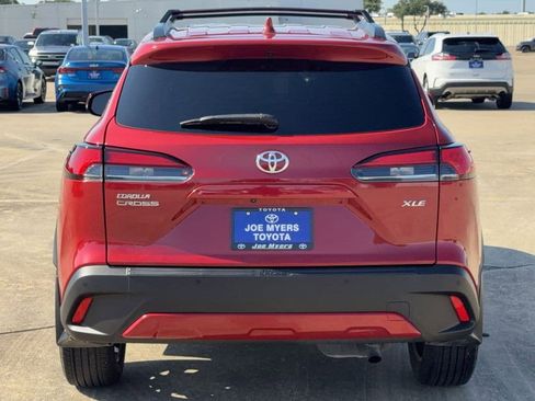 Used 2024 Toyota Corolla Cross XLE FWD image 8