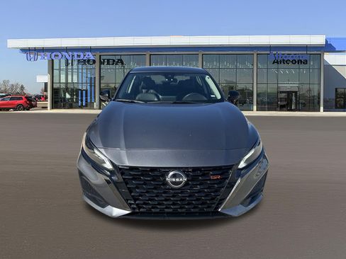 Used 2024 Nissan Altima 2.5 SR FWD image 7