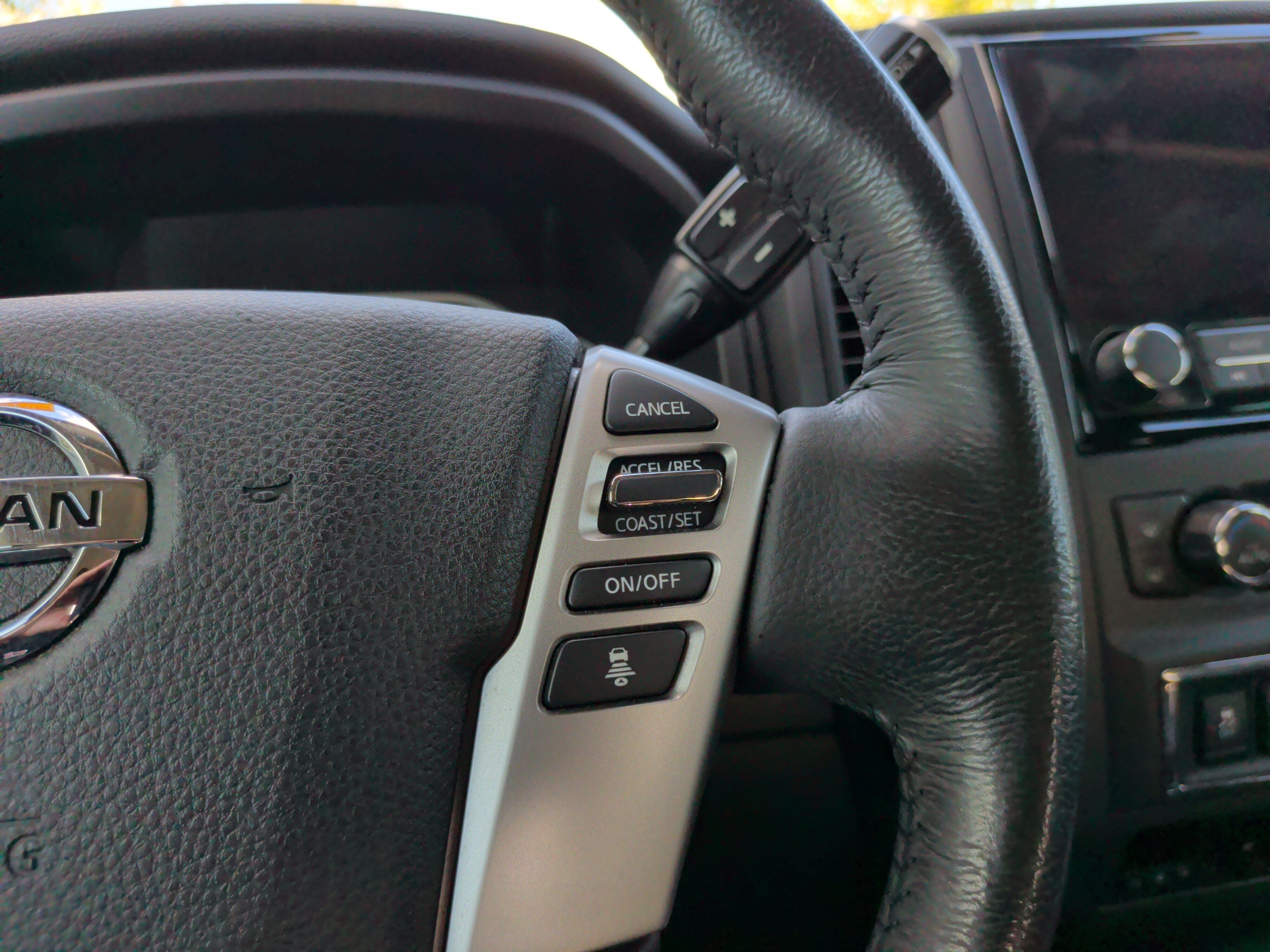 Used 2022 Nissan Titan SV w/ SV Convenience Package RWD image 23