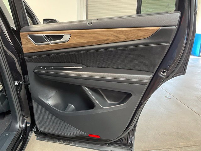 Used 2025 Volkswagen Atlas SE FWD image 16