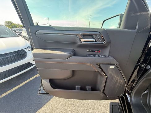 Used 2025 GMC Sierra 1500 AT4 w/ AT4 Premium Package AWD/4WD image 11