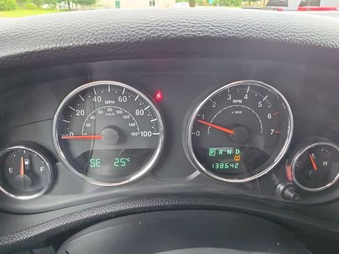 Used 2013 Jeep Wrangler Unlimited Sahara w/ Dual Top Group AWD/4WD image 8