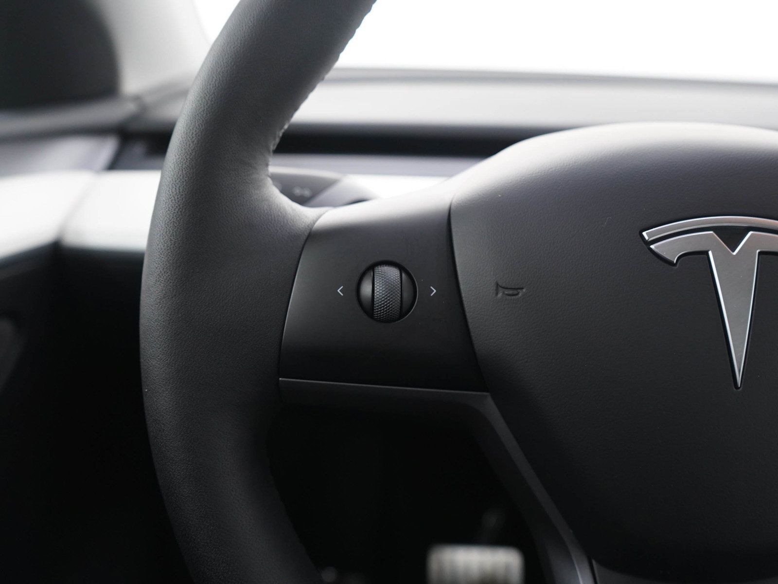Used 2023 Tesla Model Y Performance AWD/4WD image 23