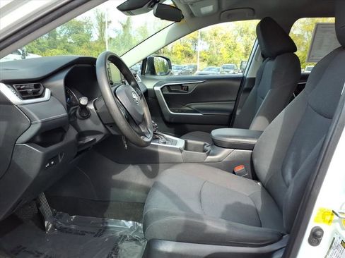 Certified 2022 Toyota RAV4 LE image 6