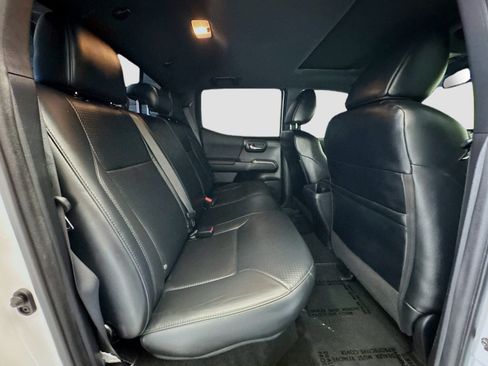 Used 2020 Toyota Tacoma TRD Off-Road w/ TRD Premium Off Road Package AWD/4WD image 18